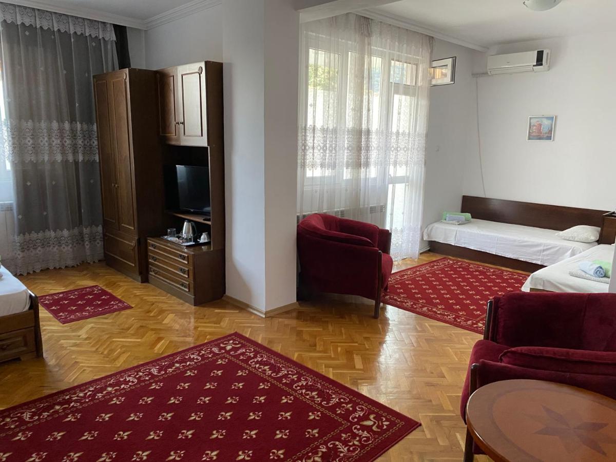 Family Hotel "May" ペトリチ エクステリア 写真