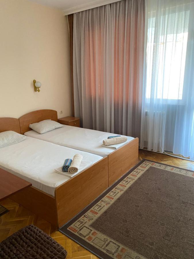 Family Hotel "May" ペトリチ エクステリア 写真