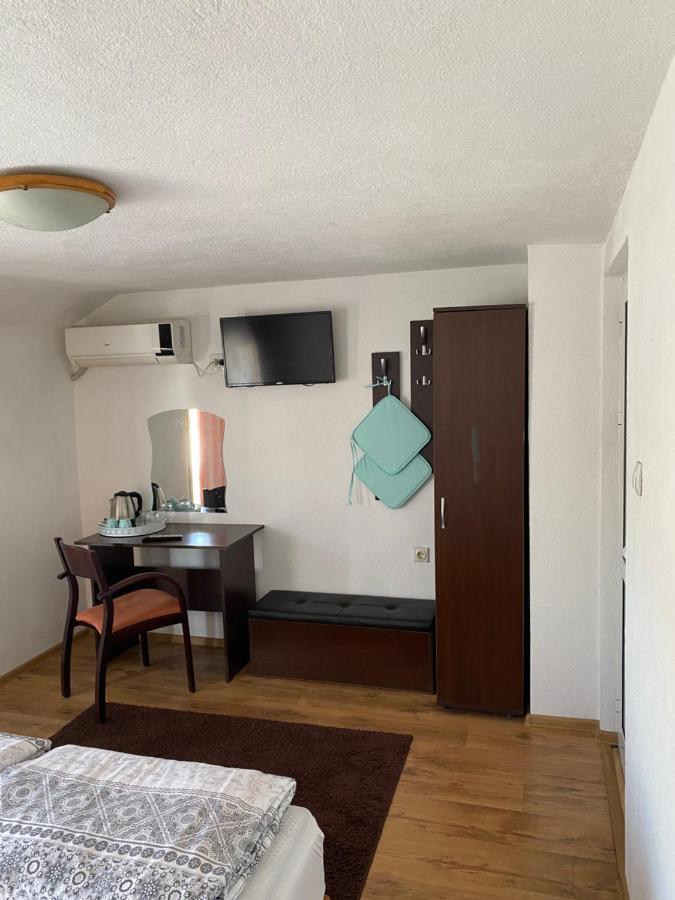 Family Hotel "May" ペトリチ エクステリア 写真