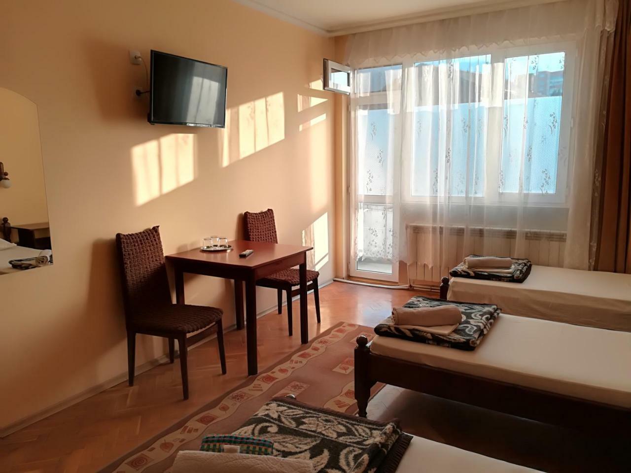 Family Hotel "May" ペトリチ エクステリア 写真